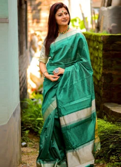 Banglori Raw Silk Rani Green Color Weaving With Tassels In Pallu Festive Wear -C Bazaar Shop Banglori Raw Silk Rani Green Color Weaving with Tassels in Pallu SASVW130RA u