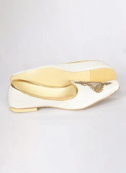 White Raw Silk Hand Work Mojri -C Bazaar Shop White Raw Silk Hand Work Mojri MFWMRG23 b