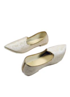 Silver Faux Leather Embroidered Mojri