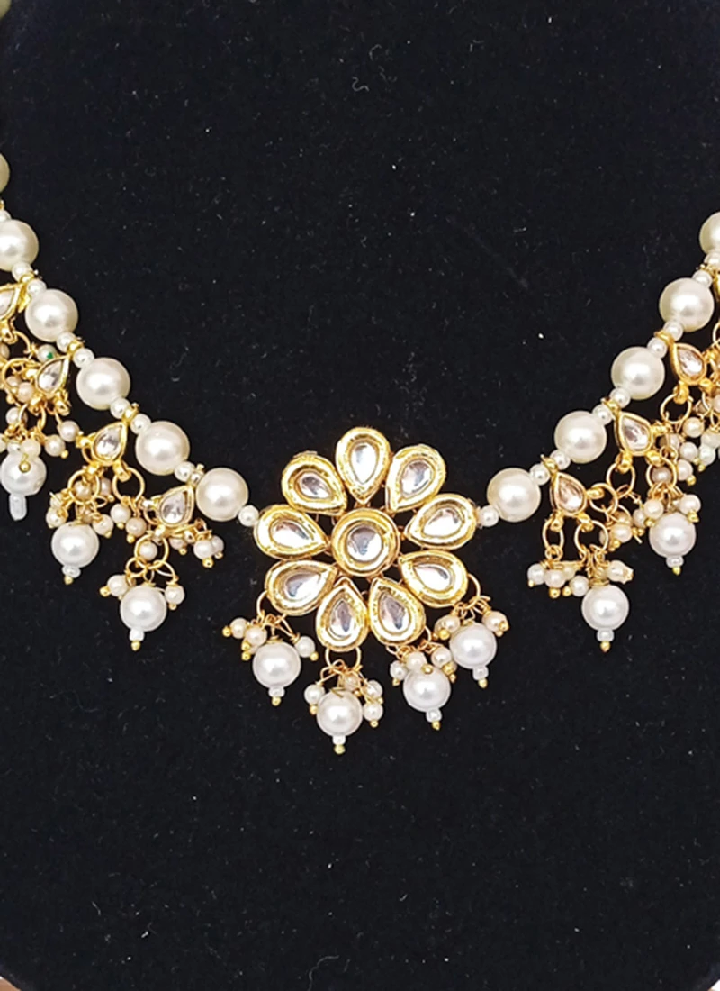 White Designer Neckalce Set With Earrings Party Wear 1 White Designer Neckalce Set With Earrings Party Wear