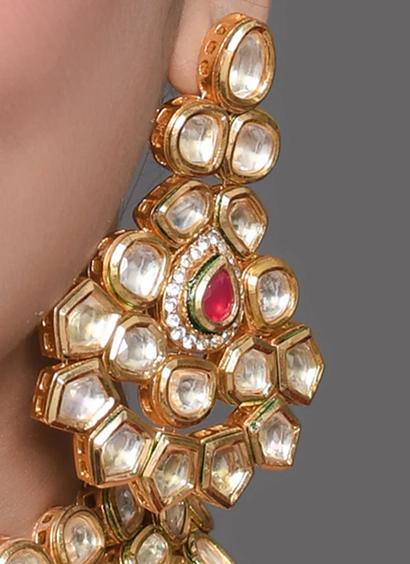 White Kundan Necklace With Earring N Mangtikka Party Wear 1 White Kundan Necklace With Earring N Mangtikka Party Wear